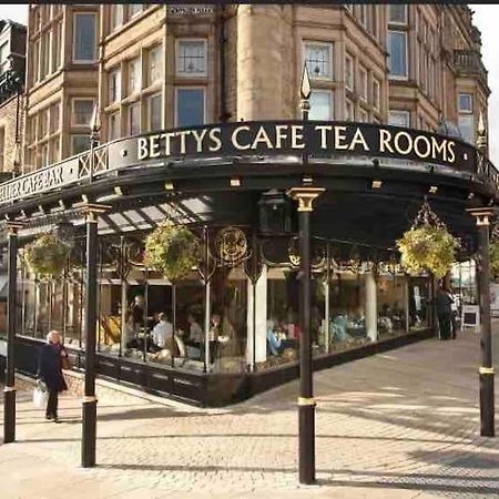 Garden Apartment, Central Harrogate With Parking Екстериор снимка
