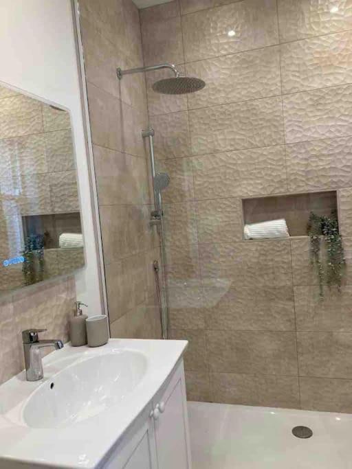 Garden Apartment, Central Harrogate With Parking Екстериор снимка