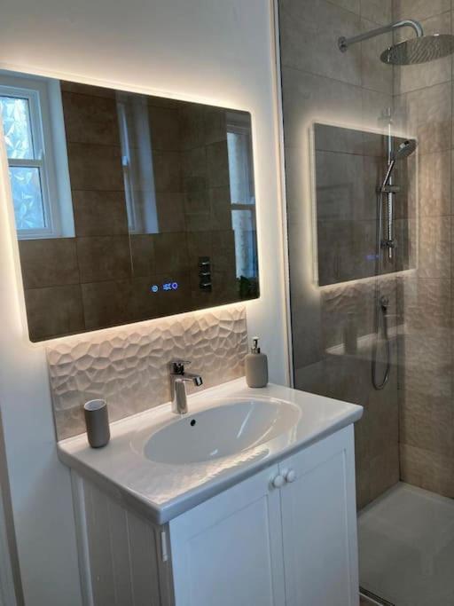 Garden Apartment, Central Harrogate With Parking Екстериор снимка